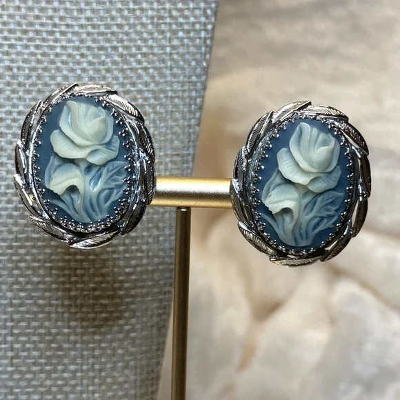 Whiting and Davis Faux Cameo Rose Brooch Necklace Bracelet & Earrings Mint 1960s - Picture 5 of 14